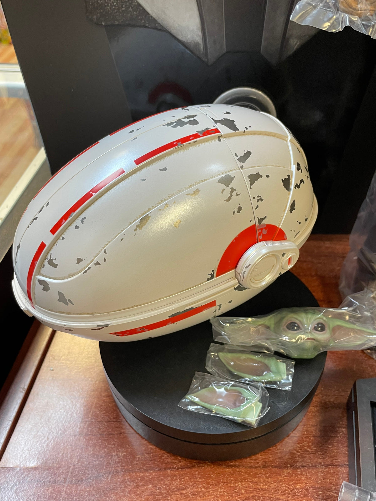 The Mandalorian & Grogu 1/4th Quarter Scale (Star Wars, Hot Toys) COMPLETE product image 3, provided for visual reference