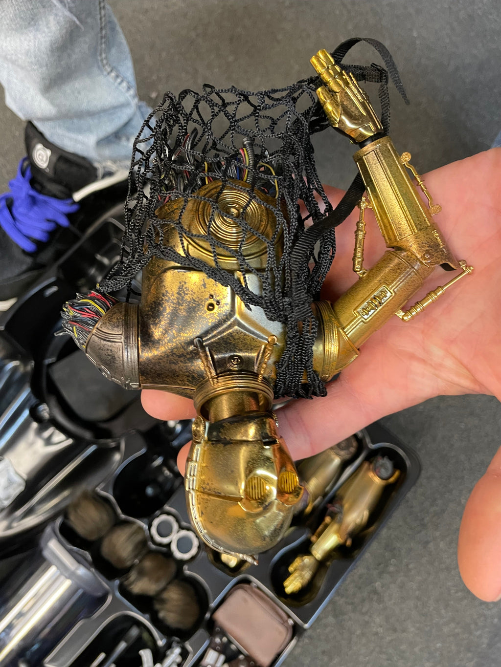 Chewbacca with Disassembled C-3PO MMS766 (Star Wars Hot Toys) COMPLETE product image 23, provided for visual reference and