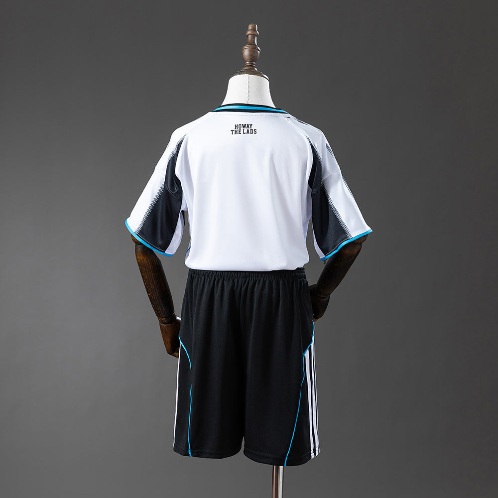 Kids Newcastle United Jersey 25/26 Home Football Kit product image 2