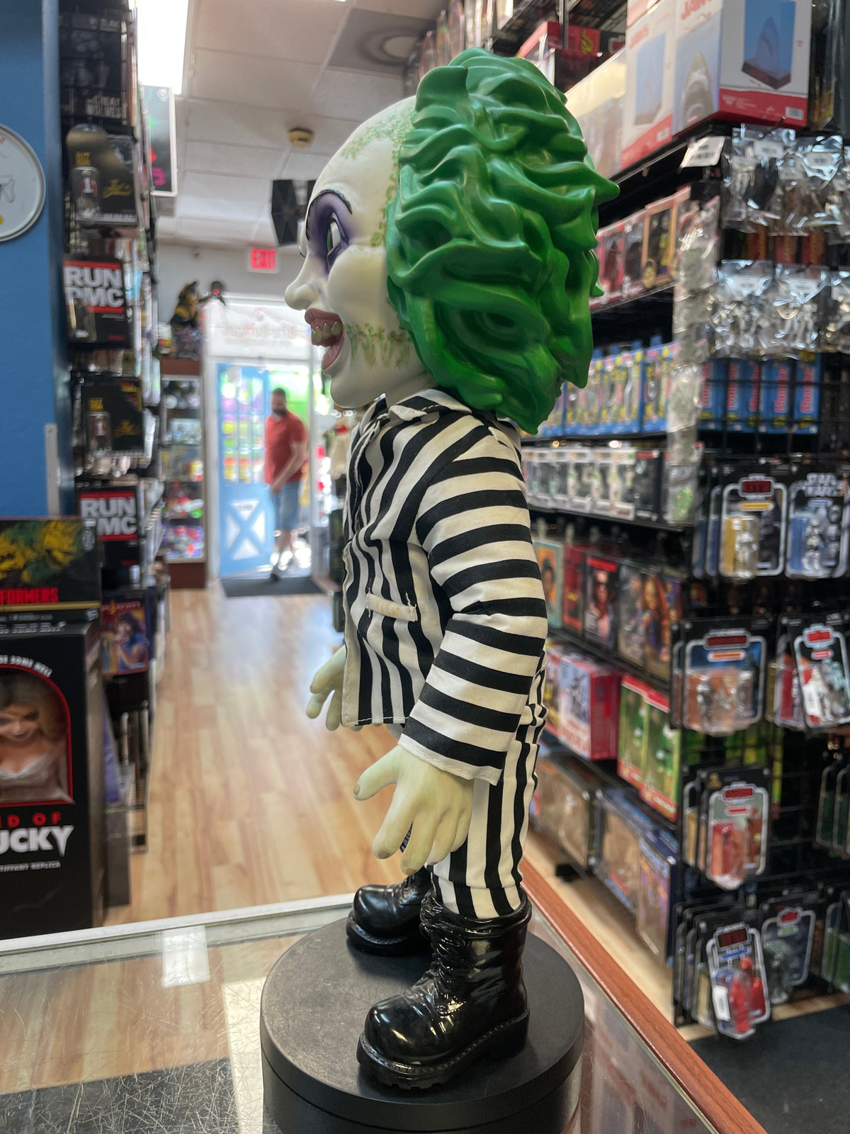Beetlejuice -No Sound- (Beetle Juice, Mezco Mega Scale) product image 4, provided for visual reference and product detail