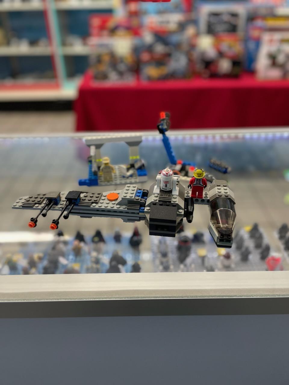 7180 LEGO Star Wars: B-wing at Rebel Control Center (Retired) (Previously Owned) product image 1, provided for visual