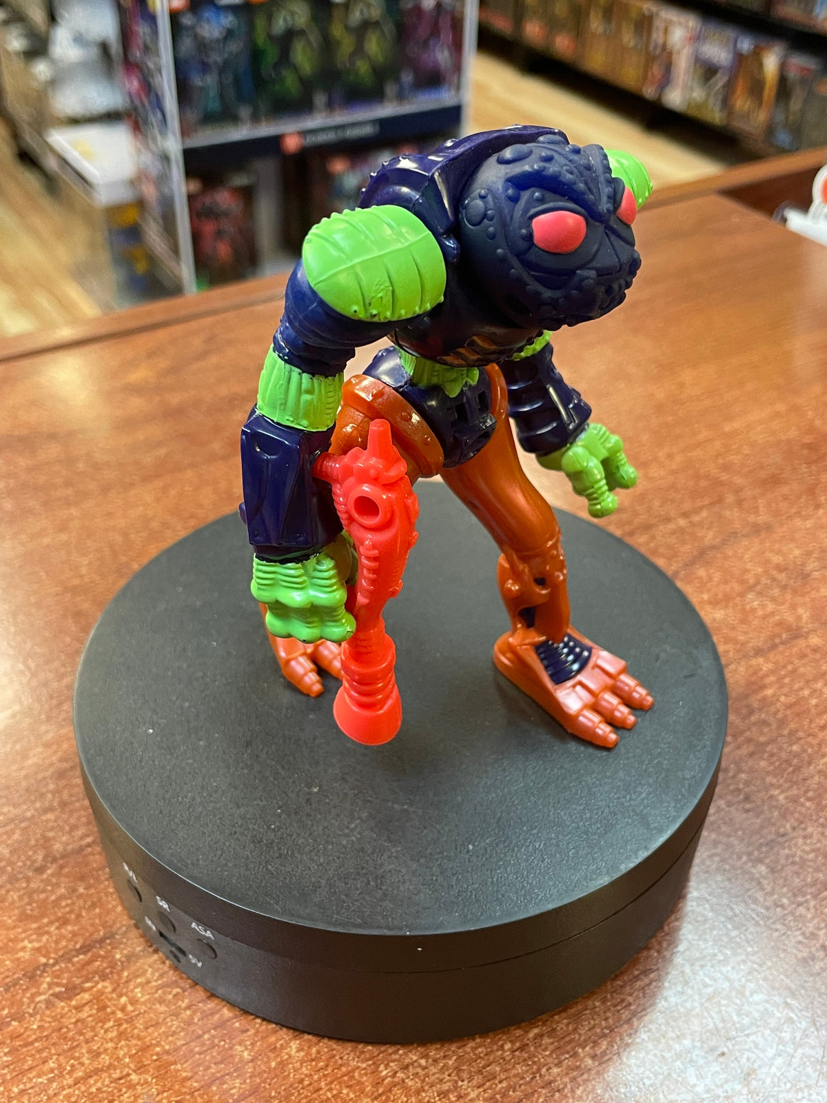 Toadborg (Vintage Bucky O'Hare, Playmates) COMPLETE product image 3, provided for visual reference and product detail review