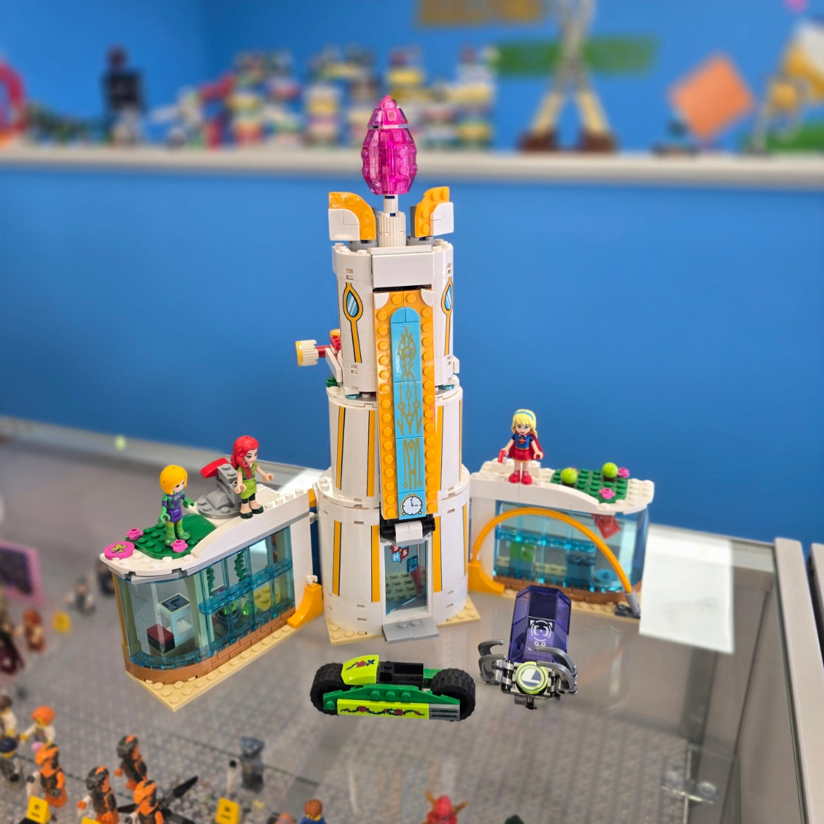 41232 LEGO DC: Super Hero High School (Retired) (Previously Owned) product image 1, provided for visual reference and