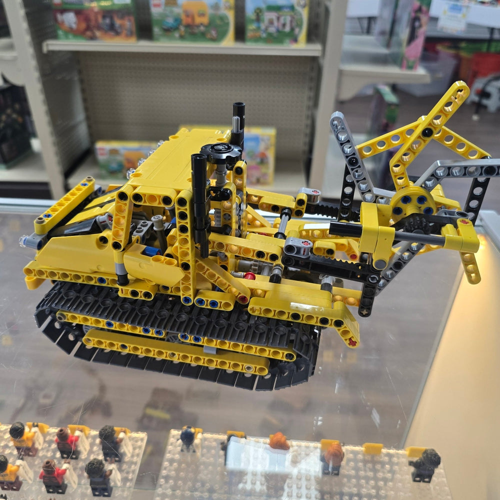 42028 Bulldozer (Retired) (Previously Owned)