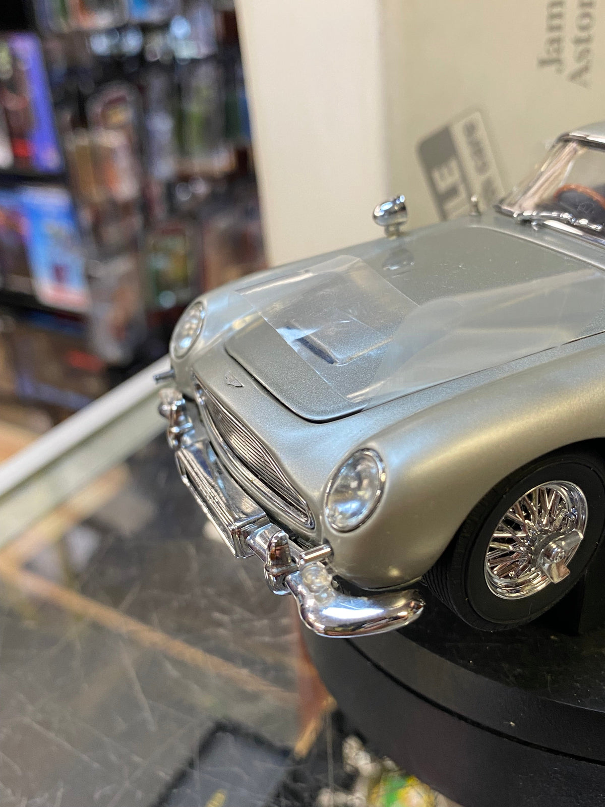 James Bond 007 Aston Martin DB5 1/24 Scale (Danbury Mint, Diecast) product image 19, provided for visual reference and