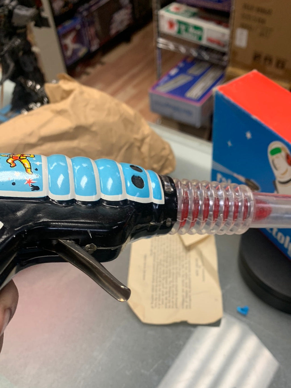 Ray Gun Space Pistol (Vintage Raketapisztoly, Tin Toy Litho) product image 9, provided for visual reference and product