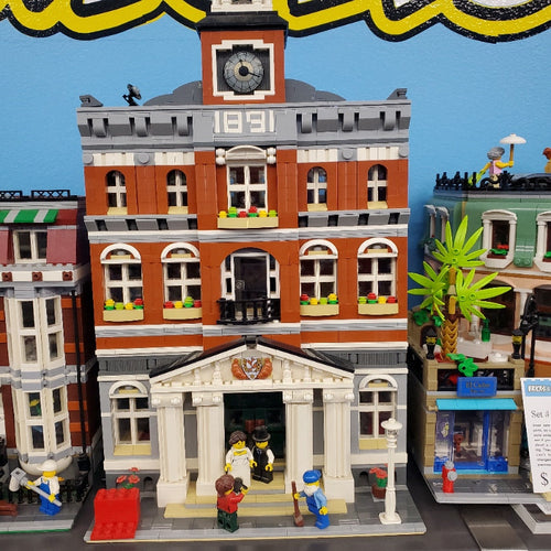 10224 LEGO Creator: Town Hall (Retired) (Previously Owned) product image 1, provided for visual reference and product detail