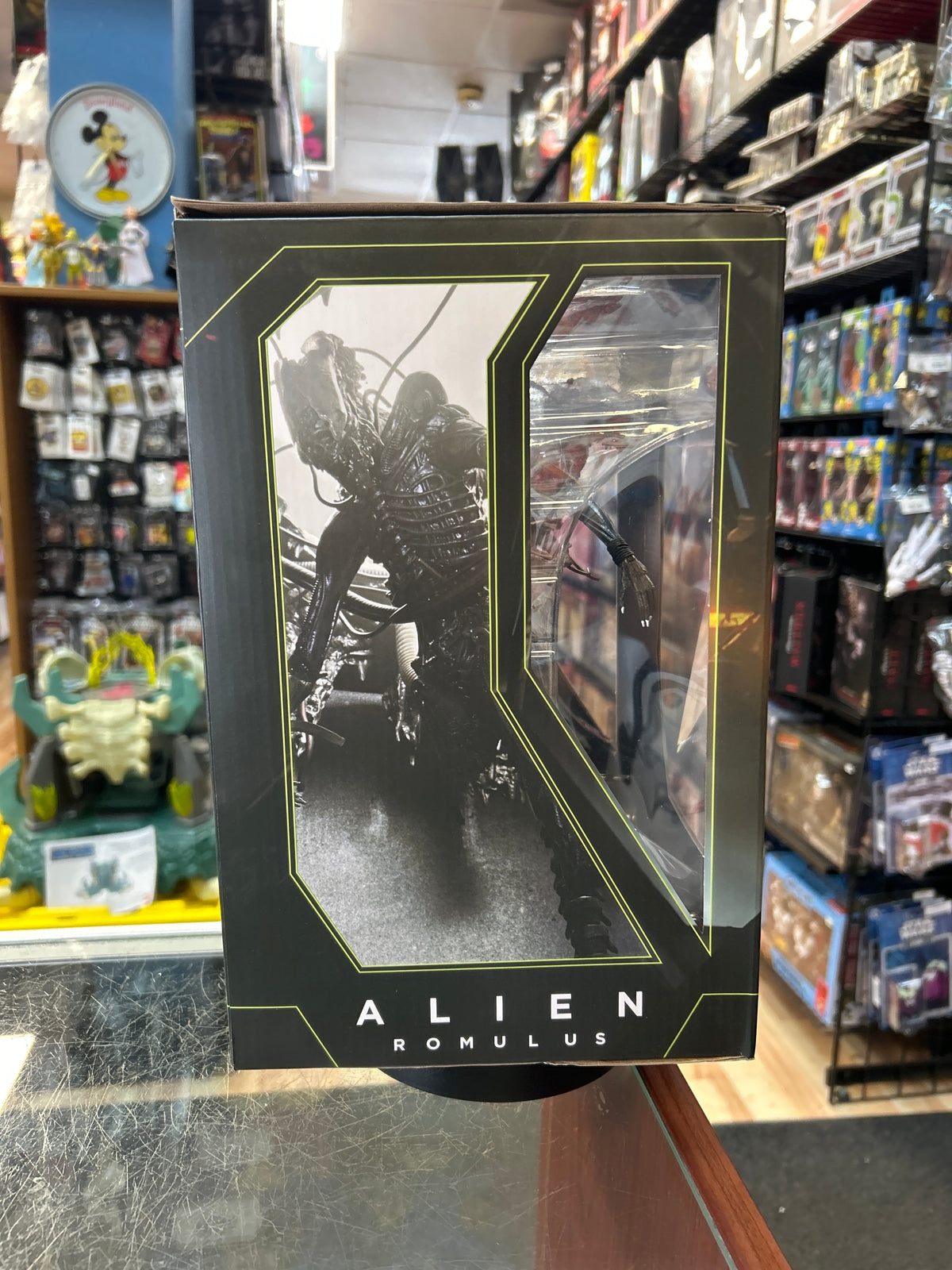 Suspended Lab Xenomorph (Aliens Romulus, NECA) **NEW** product image 2, provided for visual reference and product detail