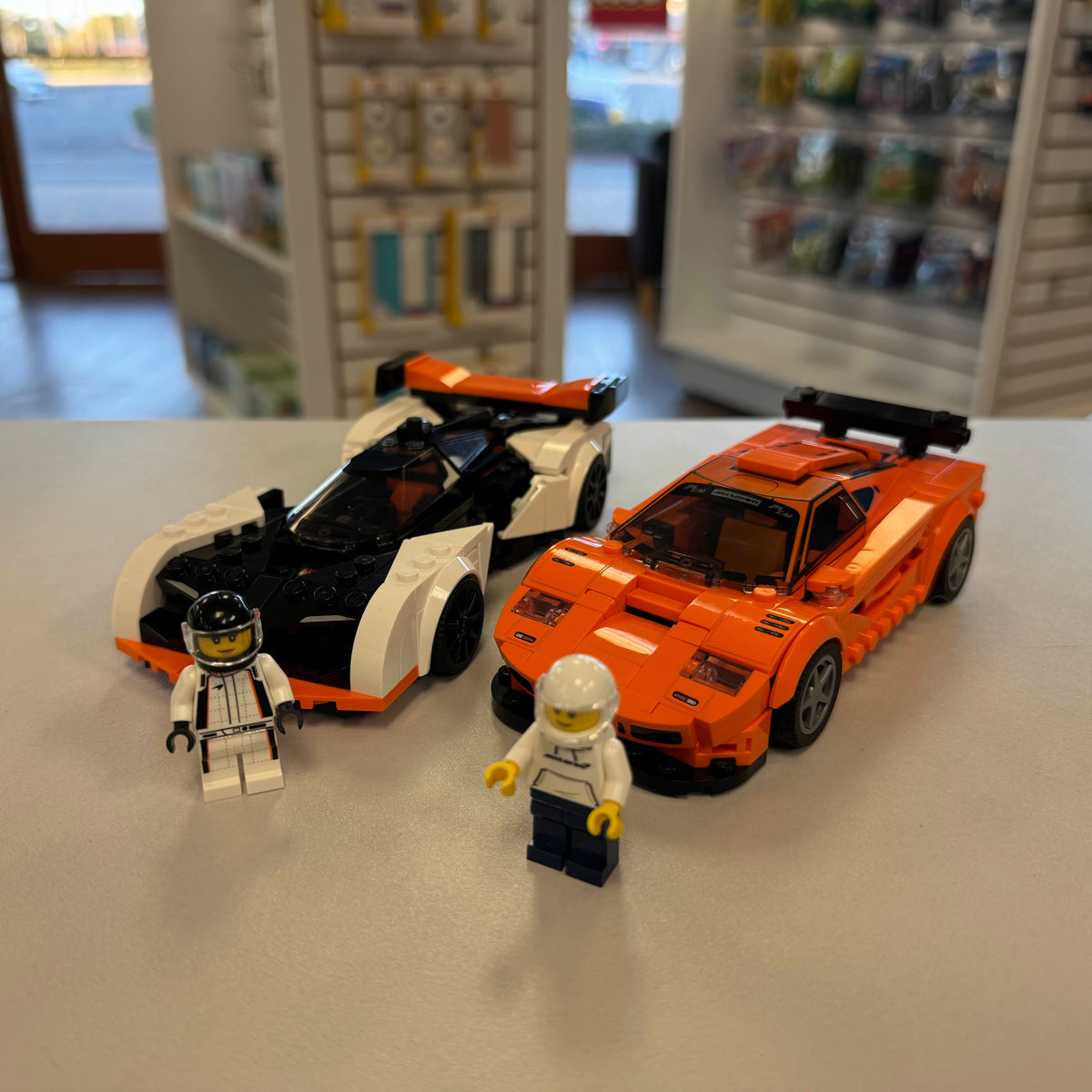 76918 McLaren Solus GT & McLaren F1 LM (Previously Owned) product image 1, provided for visual reference and product detail