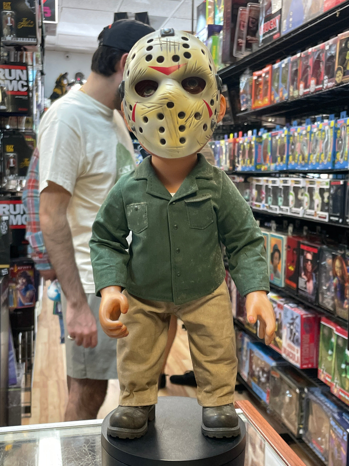 Jason Voorhess with Sound (Friday the 13th, Mezco Mega Scale) product image 1, provided for visual reference and product