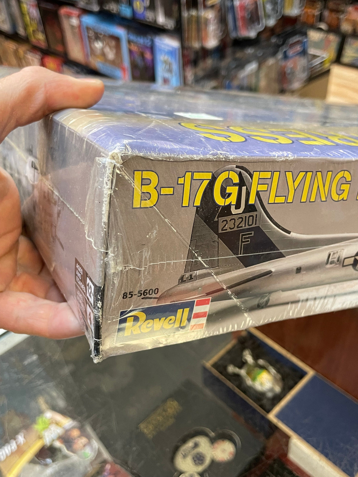 B-17G Flying Fortress 1:48 #85-5600 (Revell Monogram, Model Kit) SEALED product image 9, provided for visual reference and