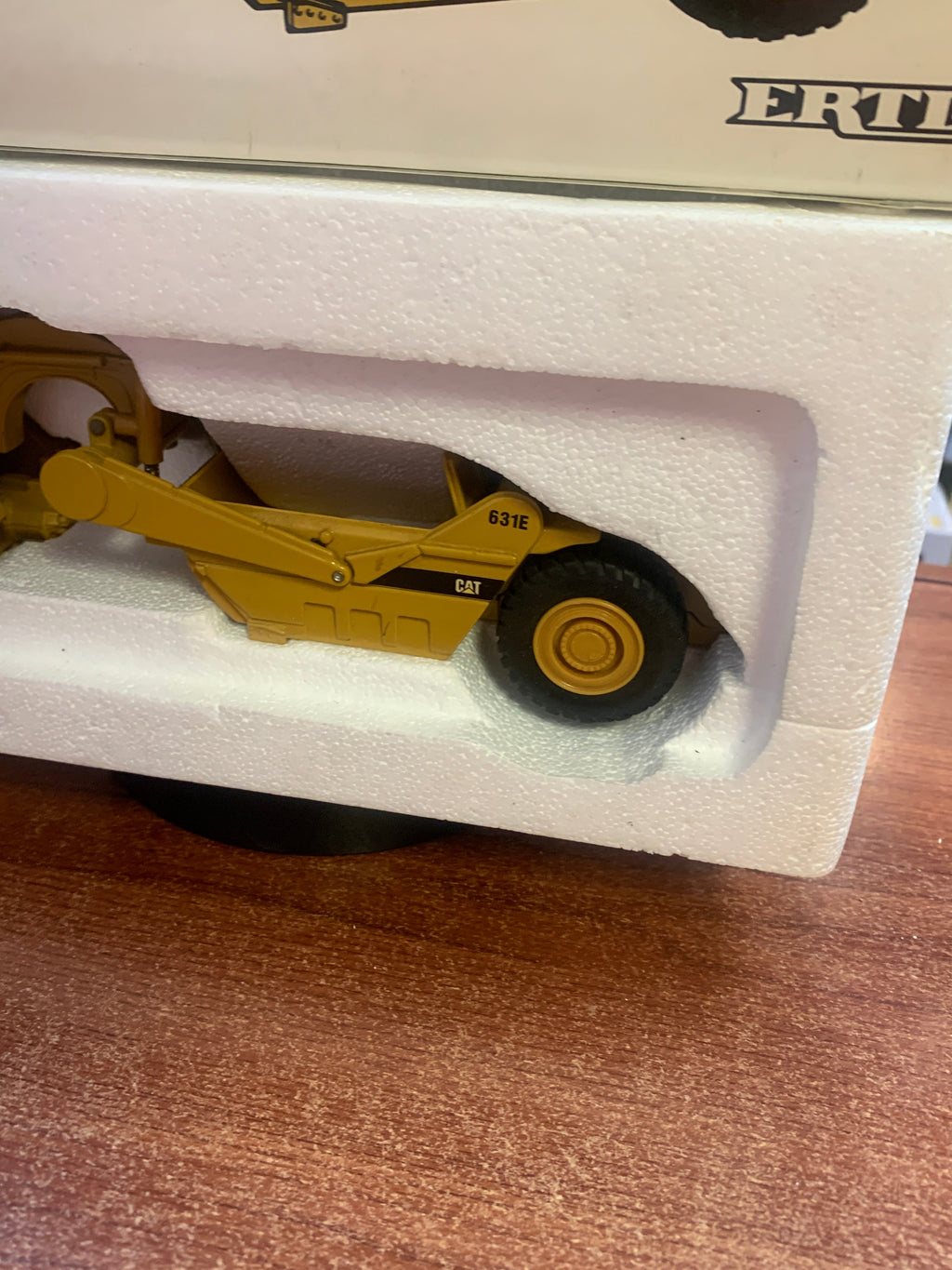 Caterpillar 631E Wheel Tractor Scraper 1/50 Scale ( Vintage ERTL, CAT) product image 5, provided for visual reference and