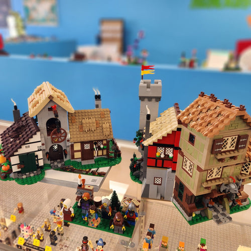 10332 Medieval Town Square (Previously Owned) product image 1, provided for visual reference and product detail review