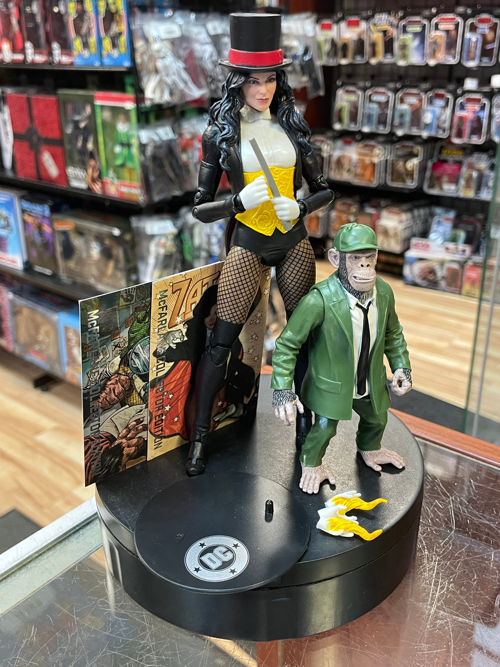 Zantanna With Detective Chimp (McFarlane Toys, DC Multiverse) COMPLETE product image 2, provided for visual reference and
