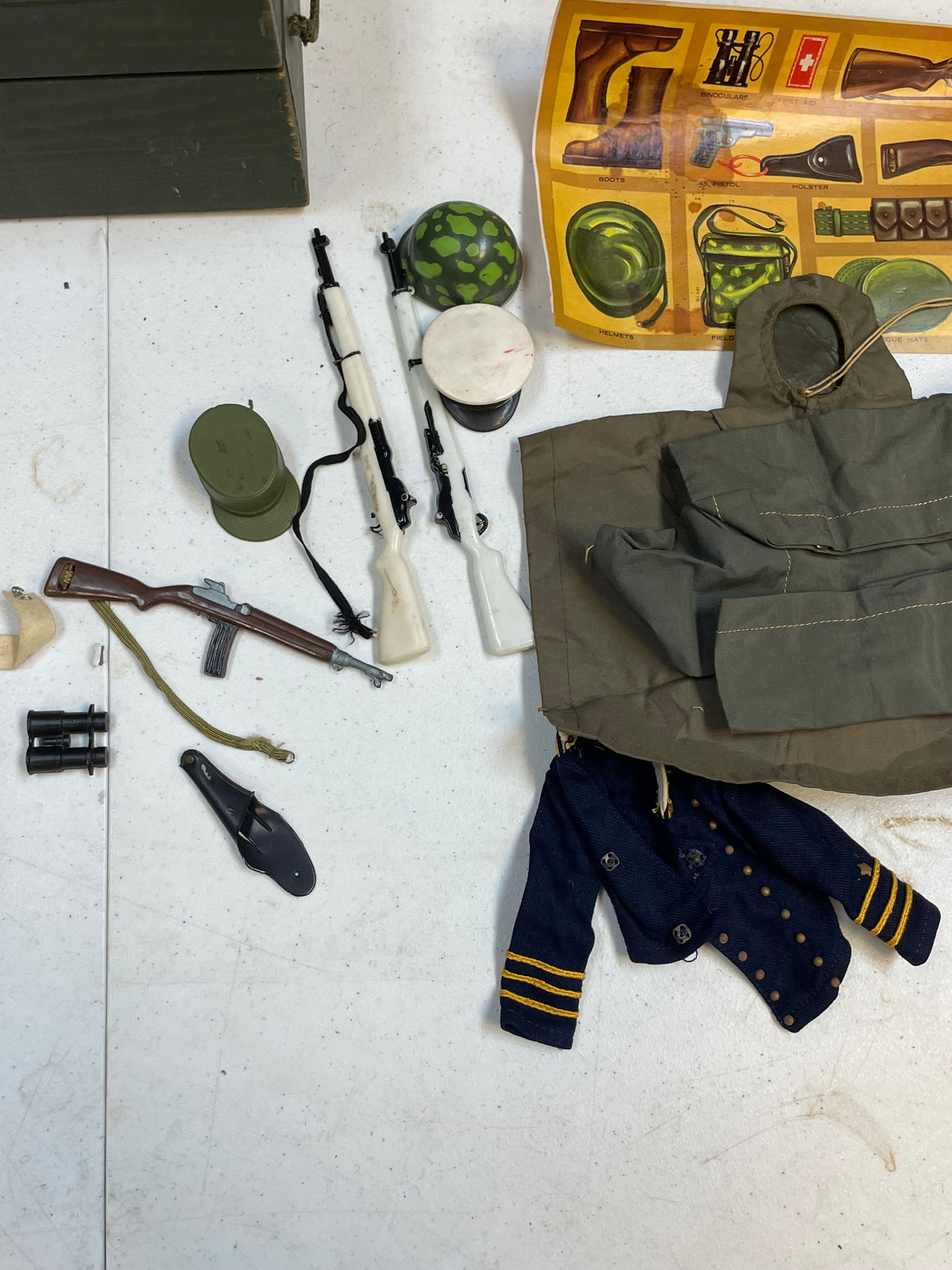 Action Marine with Foot Locker (Vintage 12” GI Joe, Hasbro) **Original** product image 33, provided for visual reference and