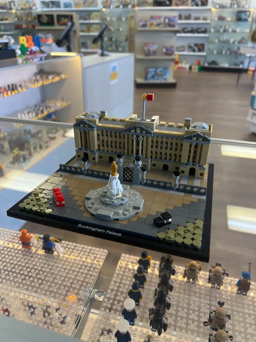 21029 Buckingham Palace (Retired) (Previously Owned) product image 1, provided for visual reference and product detail review
