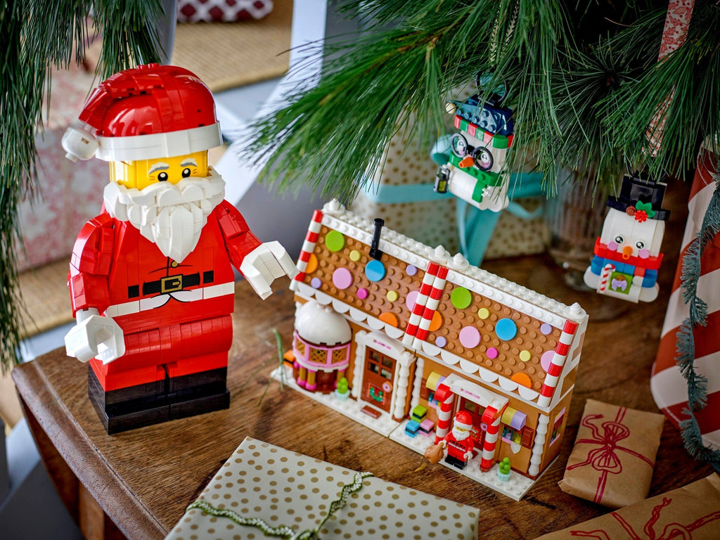 40820 Up-Scaled Santa Minifigure product image 2, provided for visual reference and product detail review
