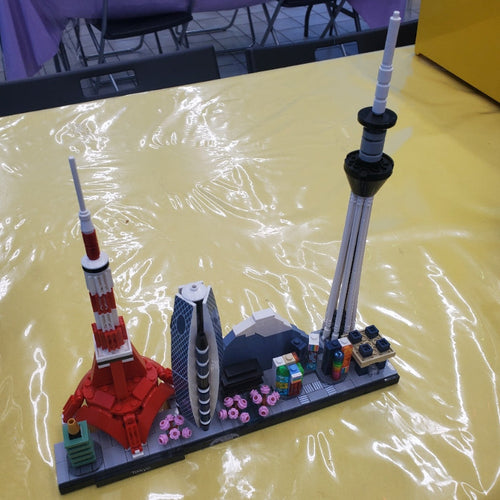 21051 LEGO Architecture: Tokyo (Retired) (Previously Owned) product image 1, provided for visual reference and product