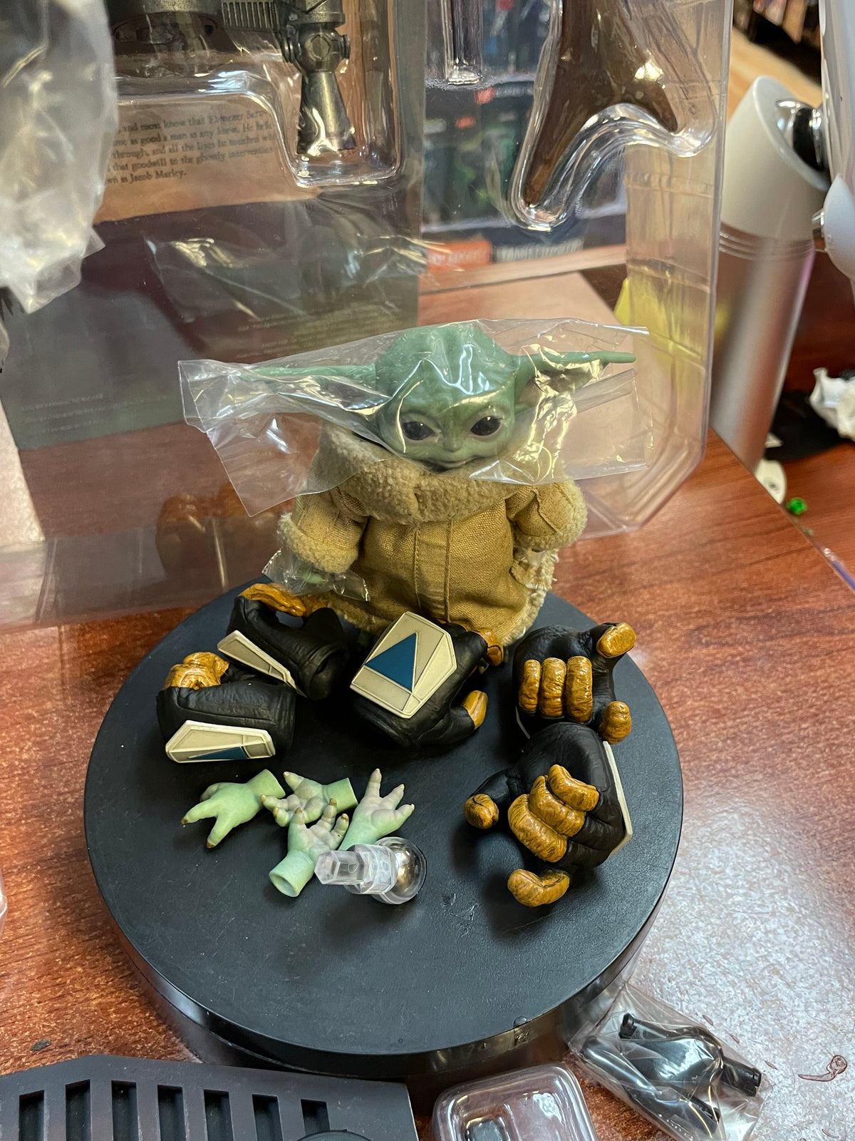 The Mandalorian & Grogu 1/4th Quarter Scale (Star Wars, Hot Toys) COMPLETE product image 7, provided for visual reference
