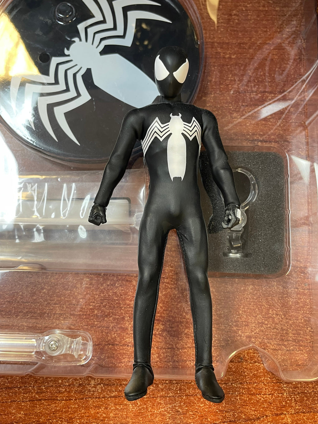 Black Suit Symbiote Spider-Man PX Exclusive (Mezco One:12, Mezco Toyz) COMPLETE product image 4, provided for visual