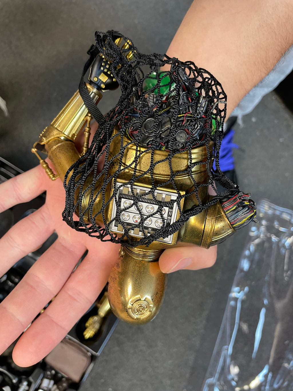Chewbacca with Disassembled C-3PO MMS766 (Star Wars Hot Toys) COMPLETE product image 27, provided for visual reference and