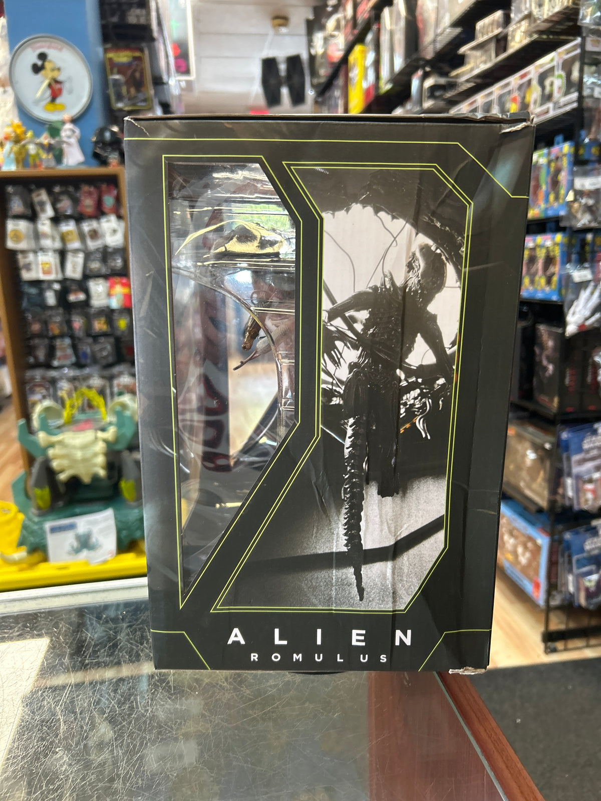 Suspended Lab Xenomorph (Aliens Romulus, NECA) **NEW** product image 4, provided for visual reference and product detail