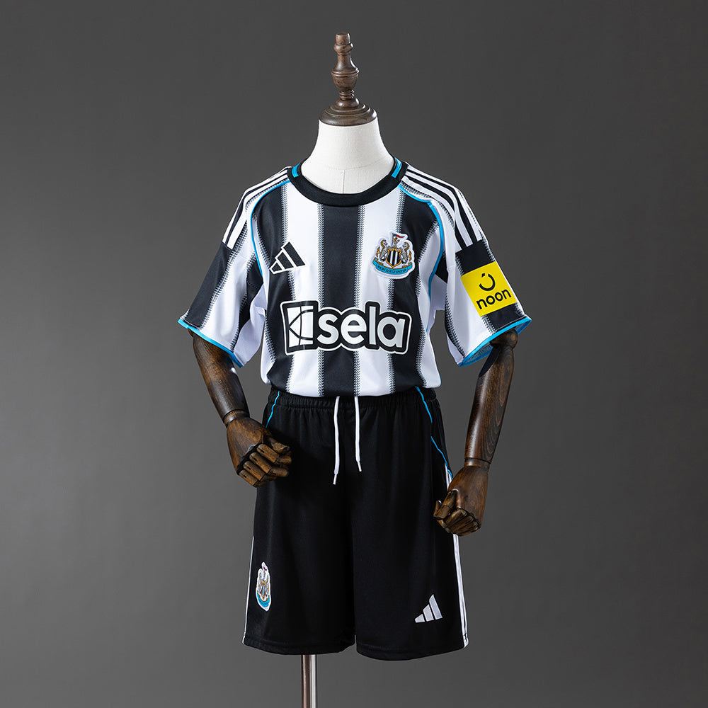 Kids Newcastle United Jersey 25/26 Home Football Kit product image 1