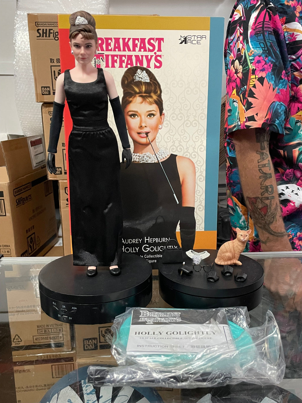 Audrey Hepburn as Holly -1/6 Scale- (Breakfast at Tiffany's, Star Ace) **COMPLETE** product image 1, provided for visual
