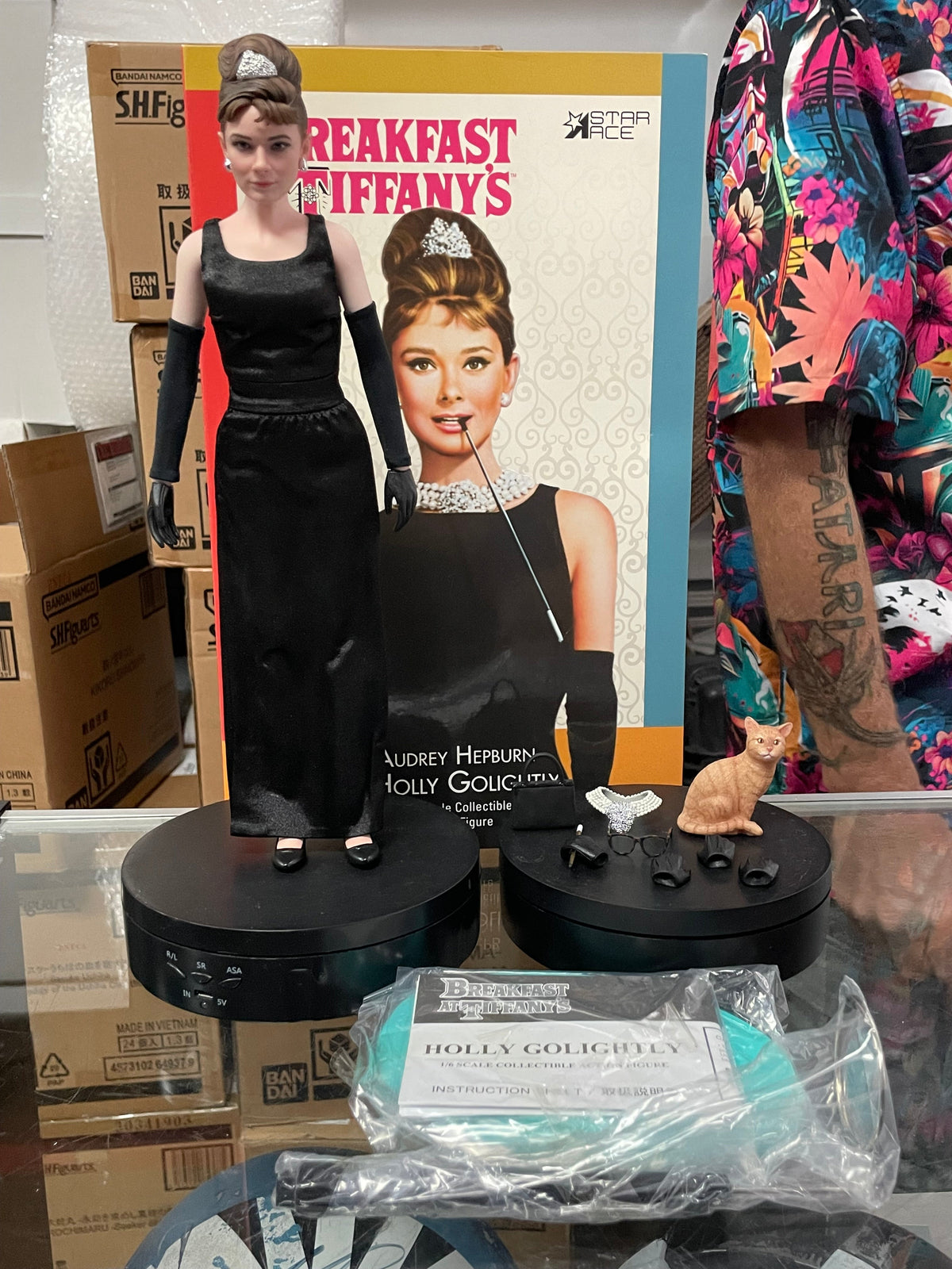 Audrey Hepburn as Holly -1/6 Scale- (Breakfast at Tiffany's, Star Ace) **COMPLETE** product image 1, provided for visual