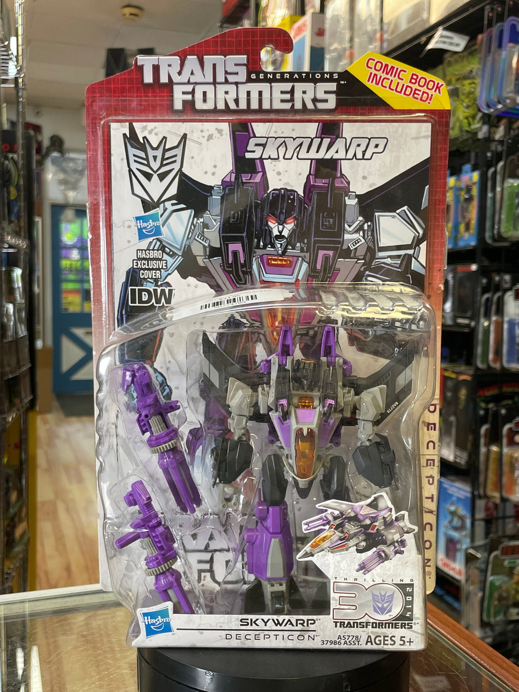 Skywarp Deluxe Class (Transformers Generations Thrilling 30, Hasbro) product image 1, provided for visual reference and