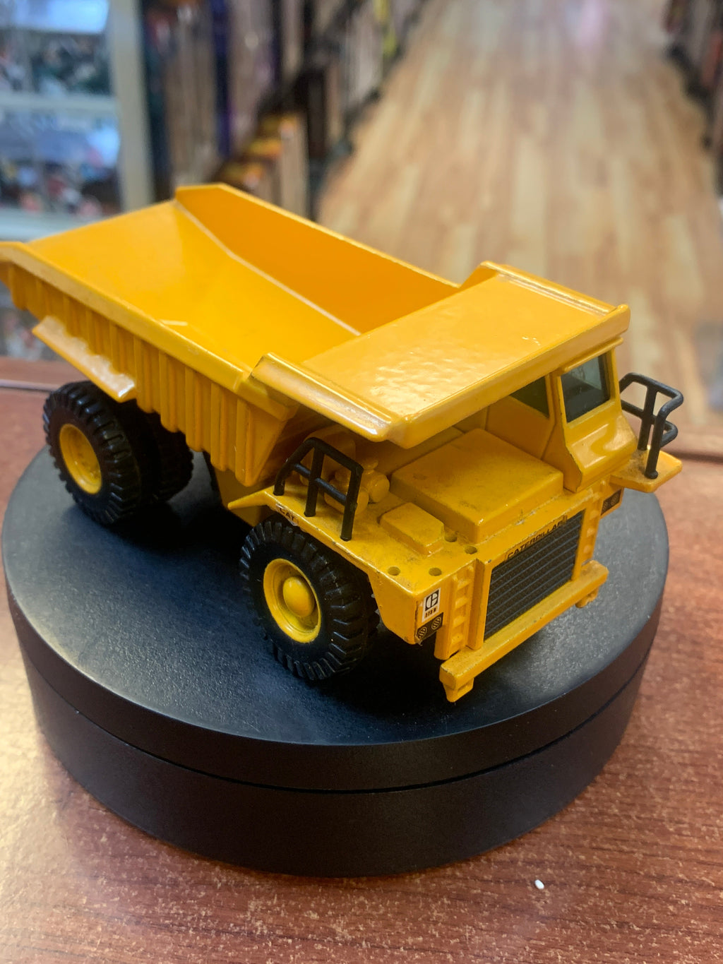 Caterpillar Compact Dumptruck 1/70 (Vintage JOAL, CAT) product image 7, provided for visual reference and product detail