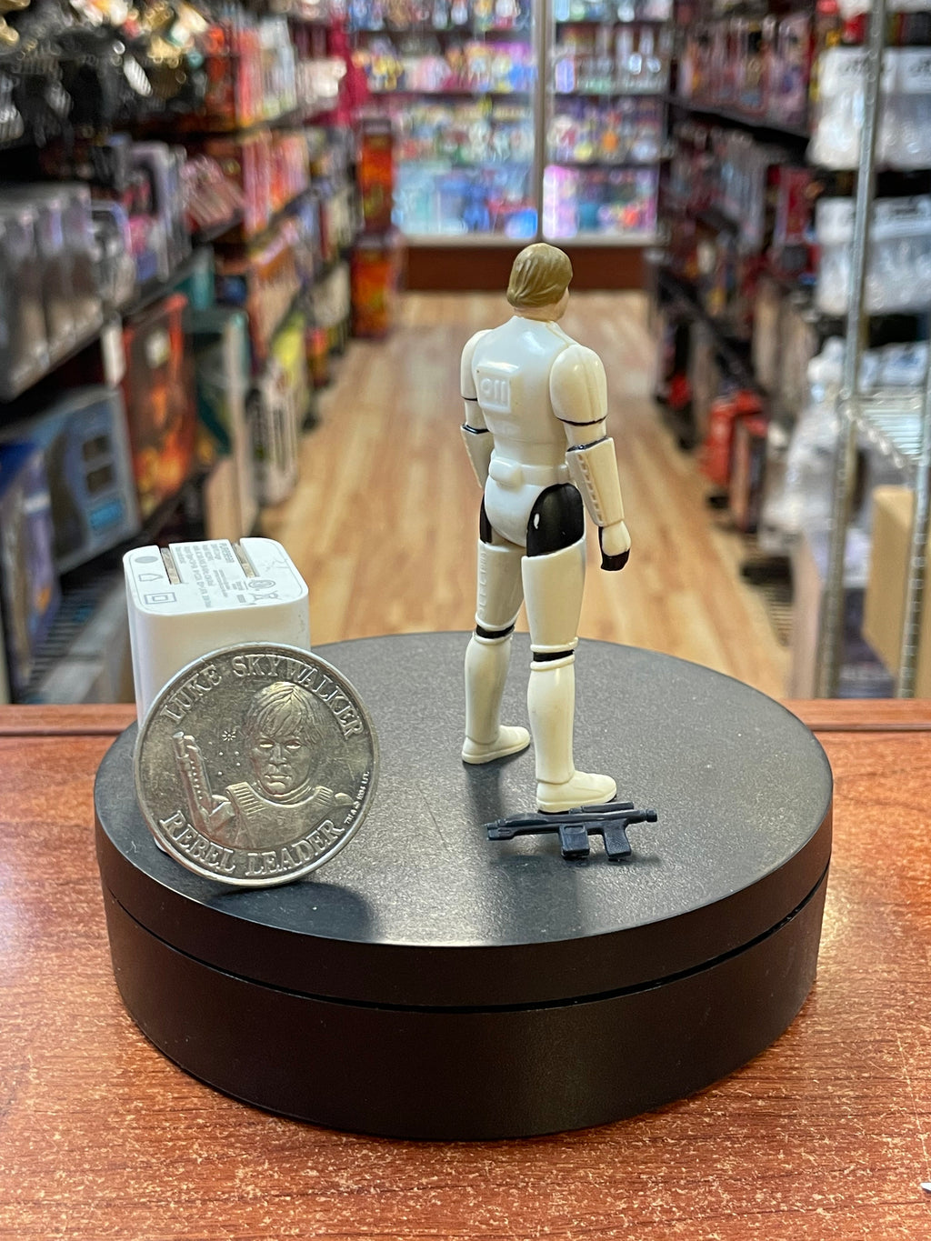 Stormtrooper Luke Skywalker with Black Blaster & Coin (Vintage Star Wars, Kenner) product image 3, provided for visual