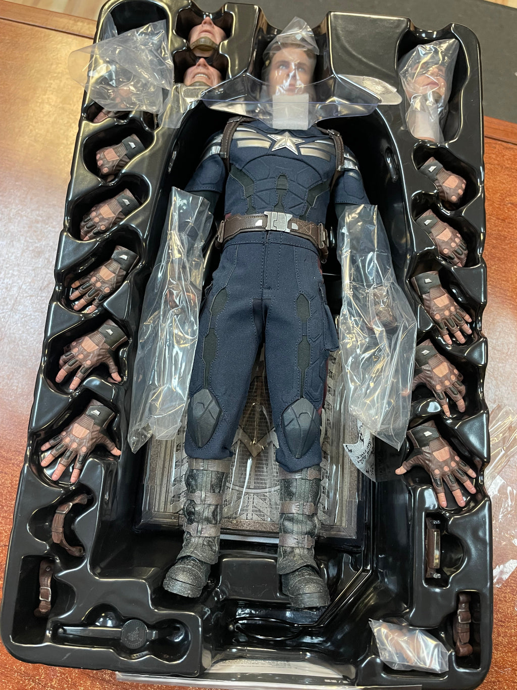 Captain America Stealth Suit 2.0 MMS783 (Captain America The Winter Soldier, Marvel, Hot Toys) **COMPLETE** product image