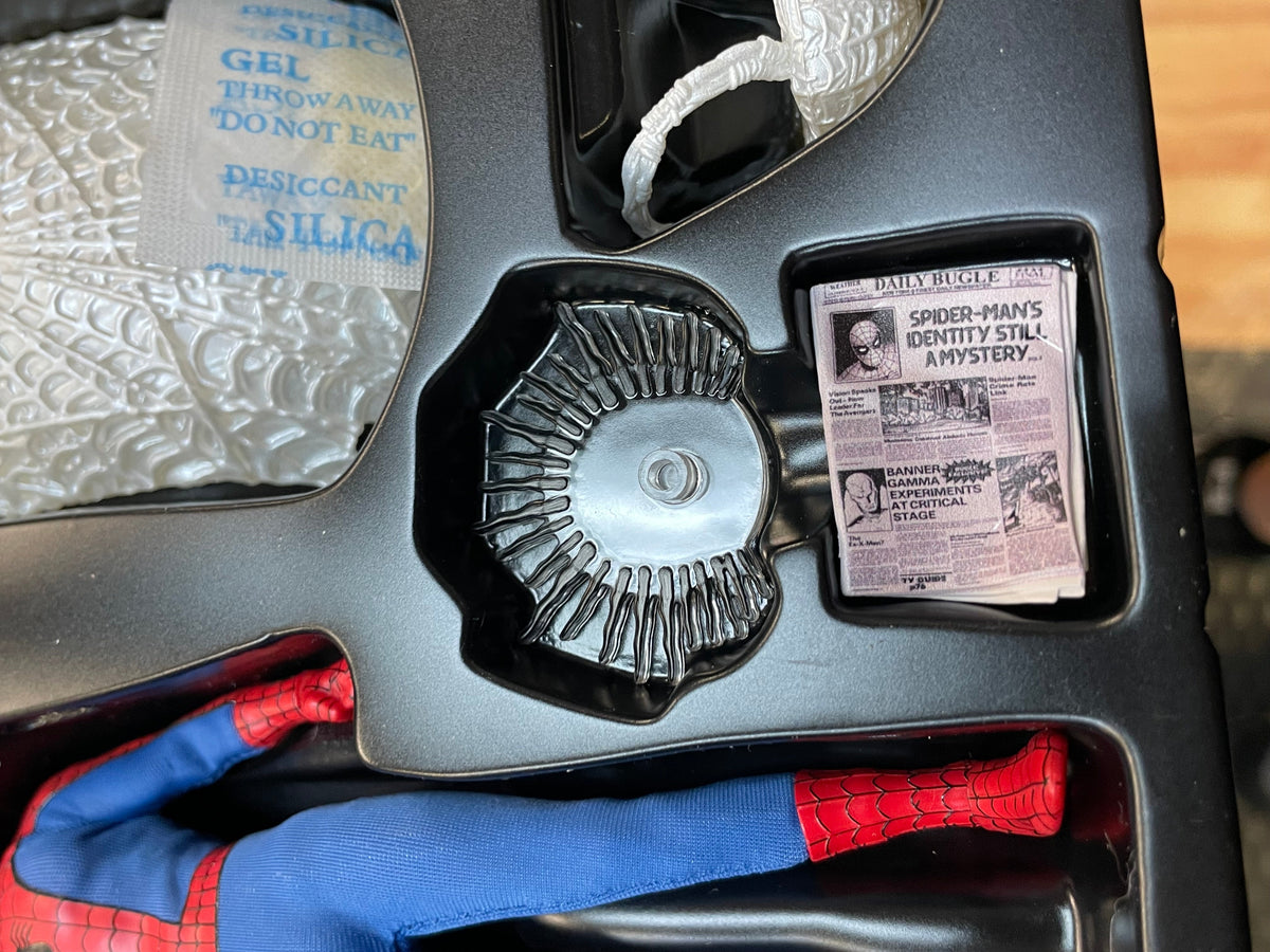 Amazing Spider-Man (Mezco One:12, Marvel) **COMPLETE** product image 12, provided for visual reference and product detail