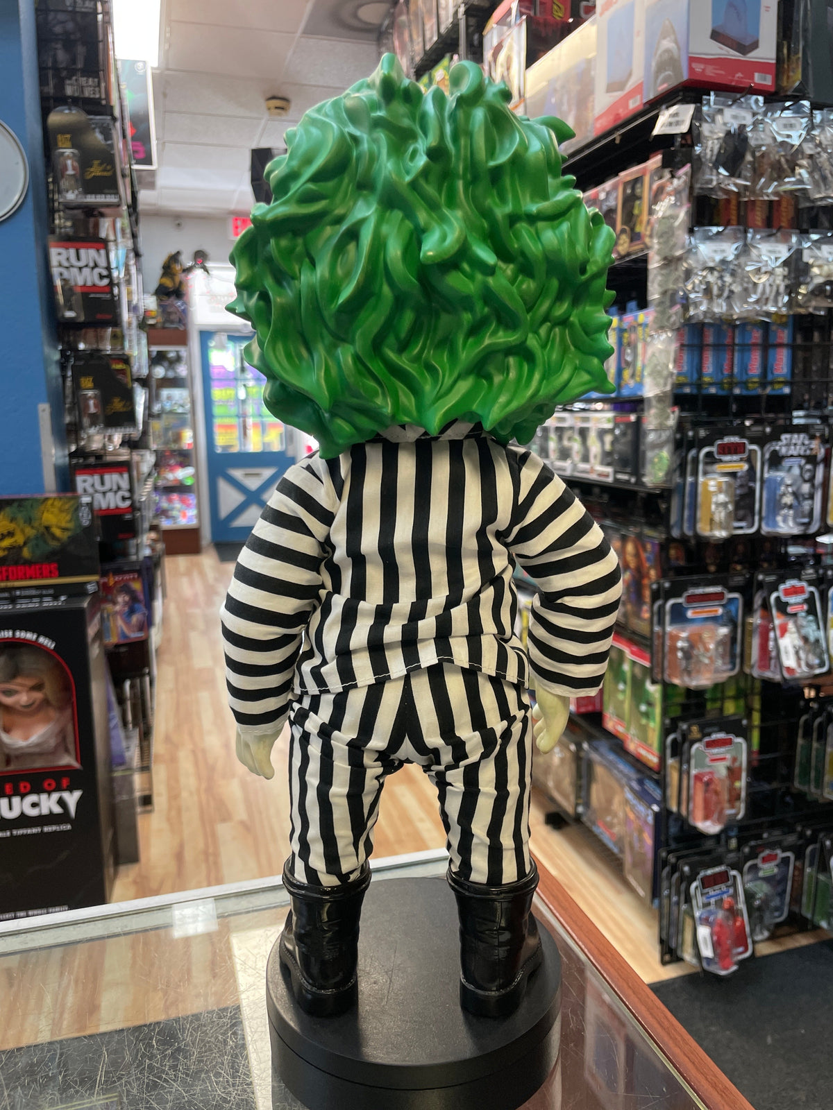 Beetlejuice -No Sound- (Beetle Juice, Mezco Mega Scale) product image 3, provided for visual reference and product detail