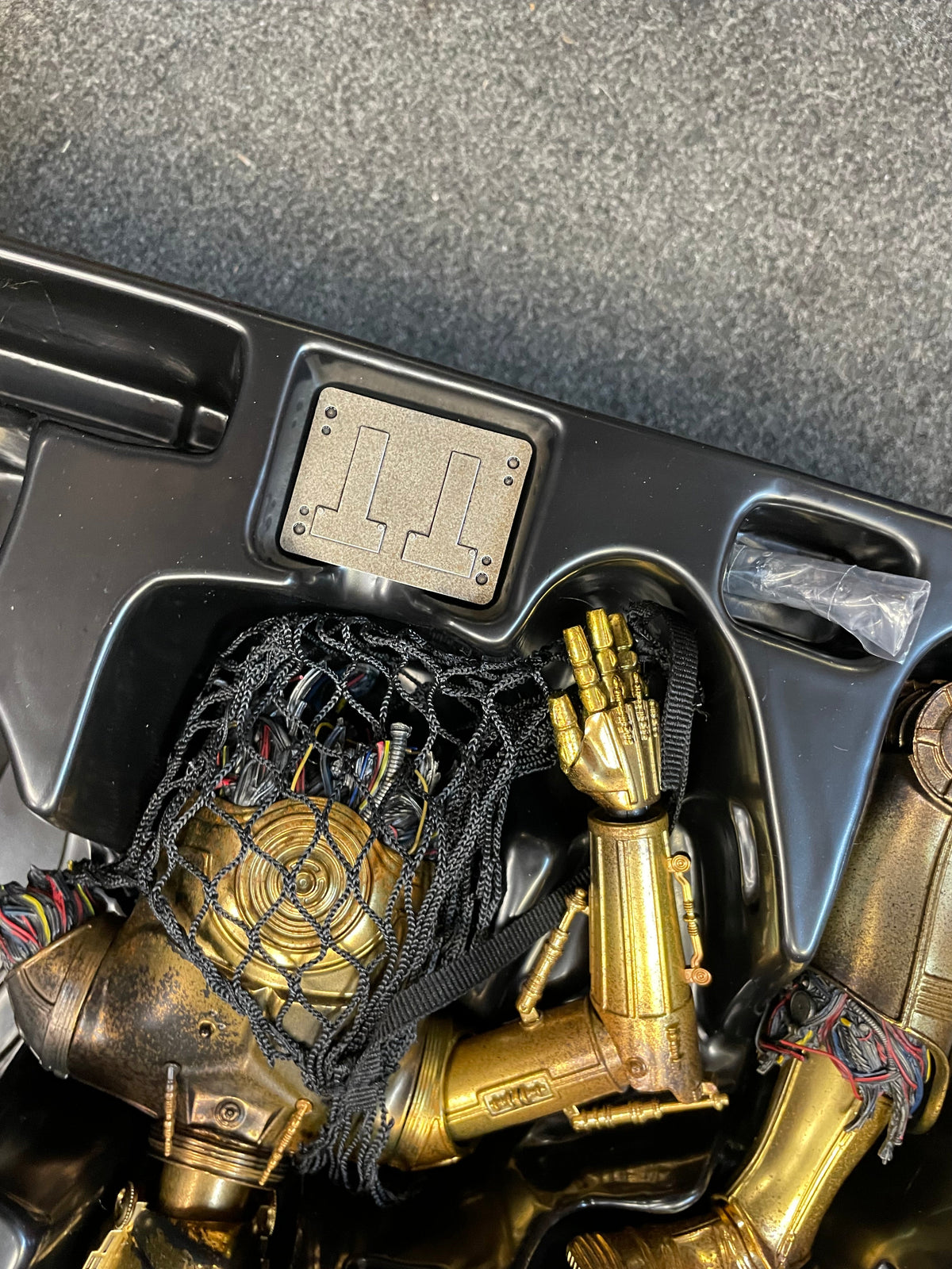 Chewbacca with Disassembled C-3PO MMS766 (Star Wars Hot Toys) COMPLETE product image 32, provided for visual reference and