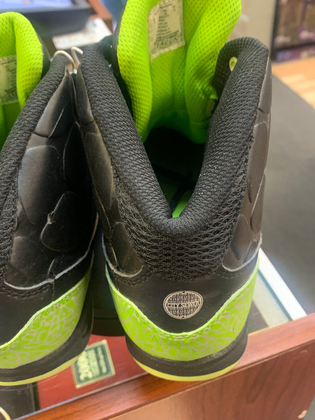 Glow in the Dark Kids Womans Sneakers SZ 6 (Vintage TMNT Ninja Turtles, API ) product image 8, provided for visual reference