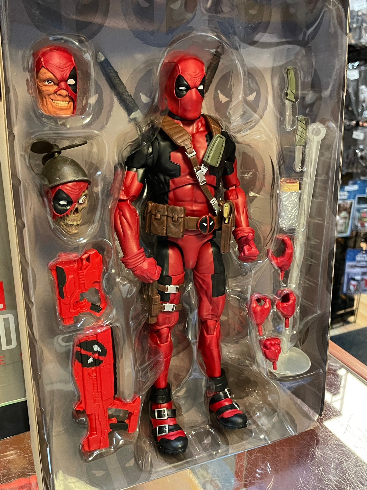 Red Suit Deadpool -Deluxe- (Marvel Legends, Hasbro) **Complete** product image 4, provided for visual reference and product