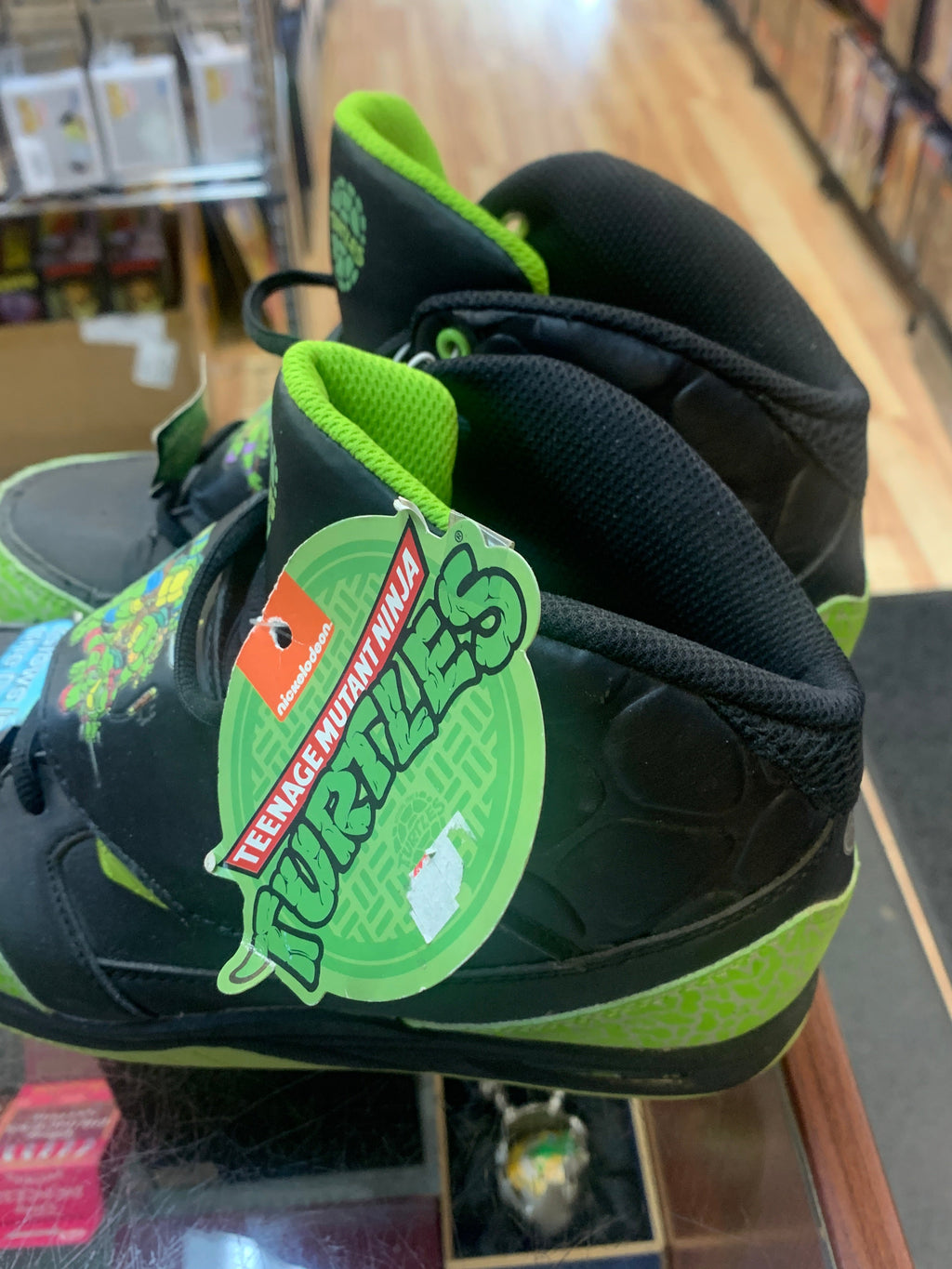 Glow in the Dark Kids Womans Sneakers SZ 6 (Vintage TMNT Ninja Turtles, API ) product image 5, provided for visual reference