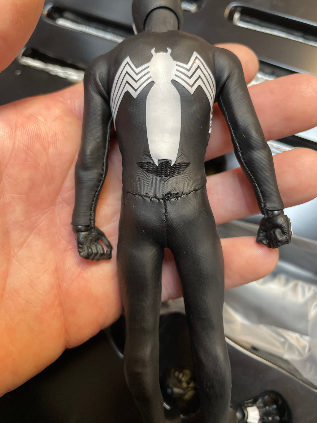 Black Suit Symbiote Spider-Man PX Exclusive (Mezco One:12, Mezco Toyz) COMPLETE product image 33, provided for visual