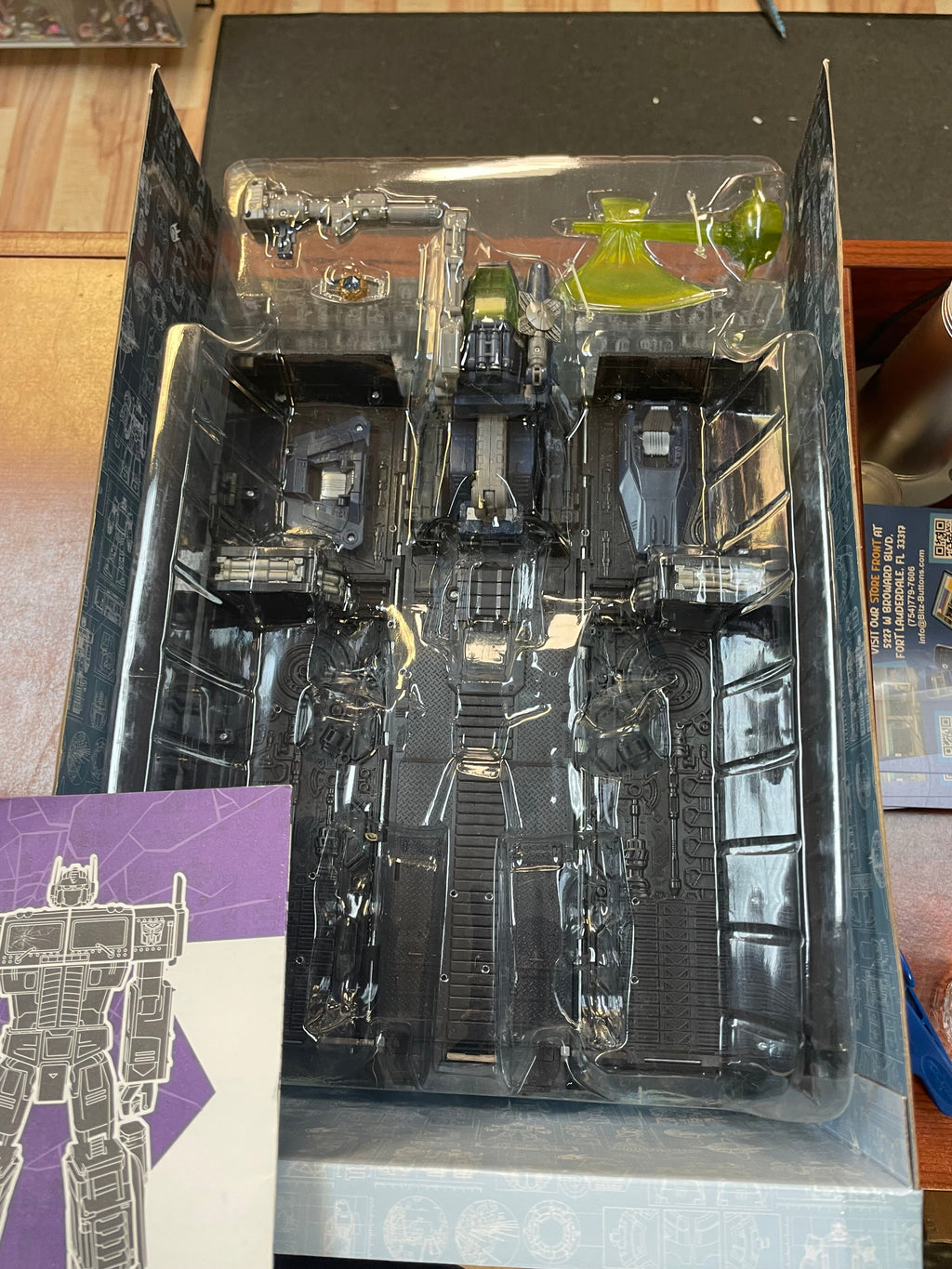 Shattered Glass Optimus Prime (Transformers Generations, Hasbro) **COMPLETE** product image 18, provided for visual