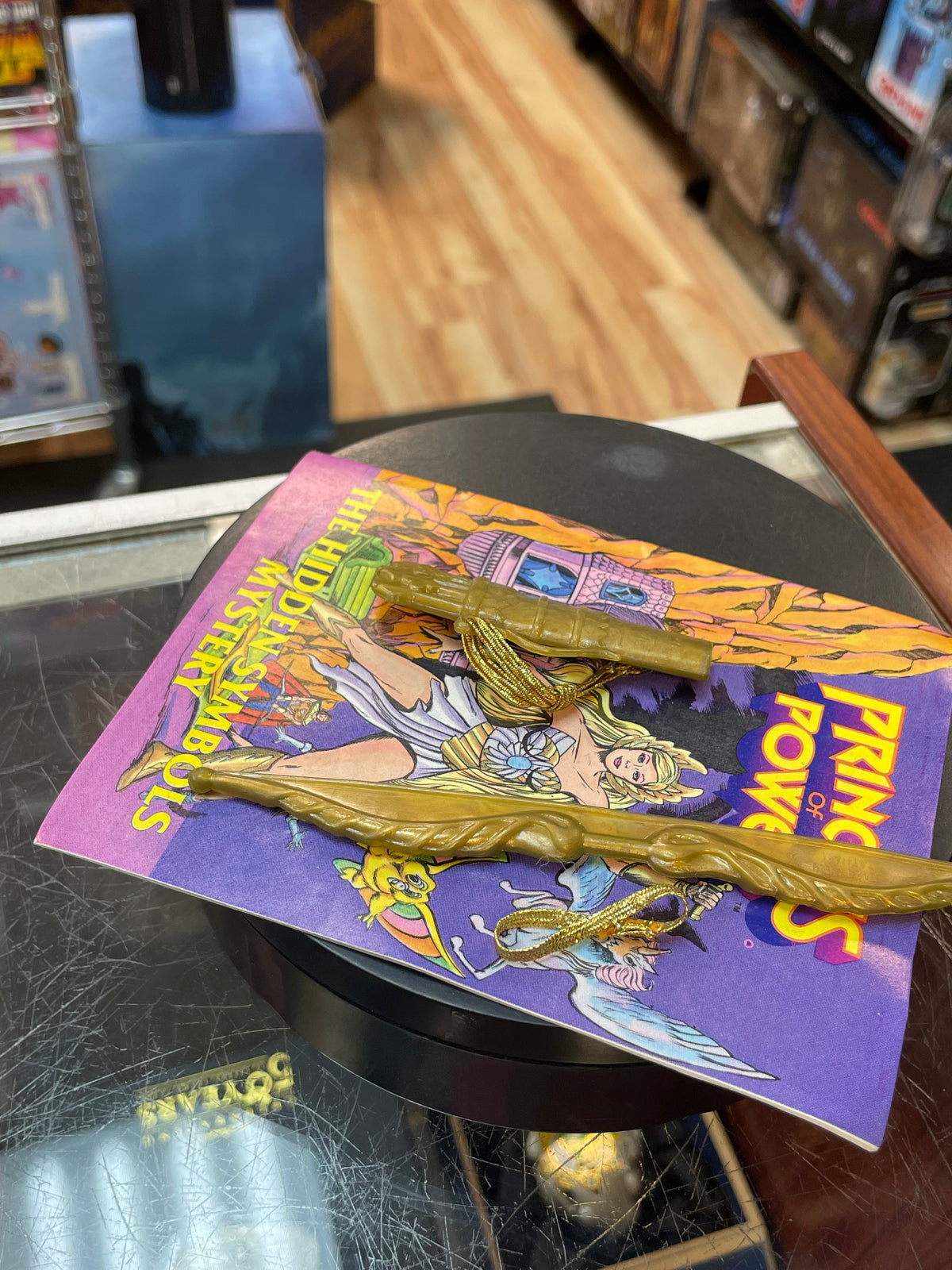 Bow with Comic (Vintage She-Ra, Mattel) Complete product image 7, provided for visual reference and product detail review
