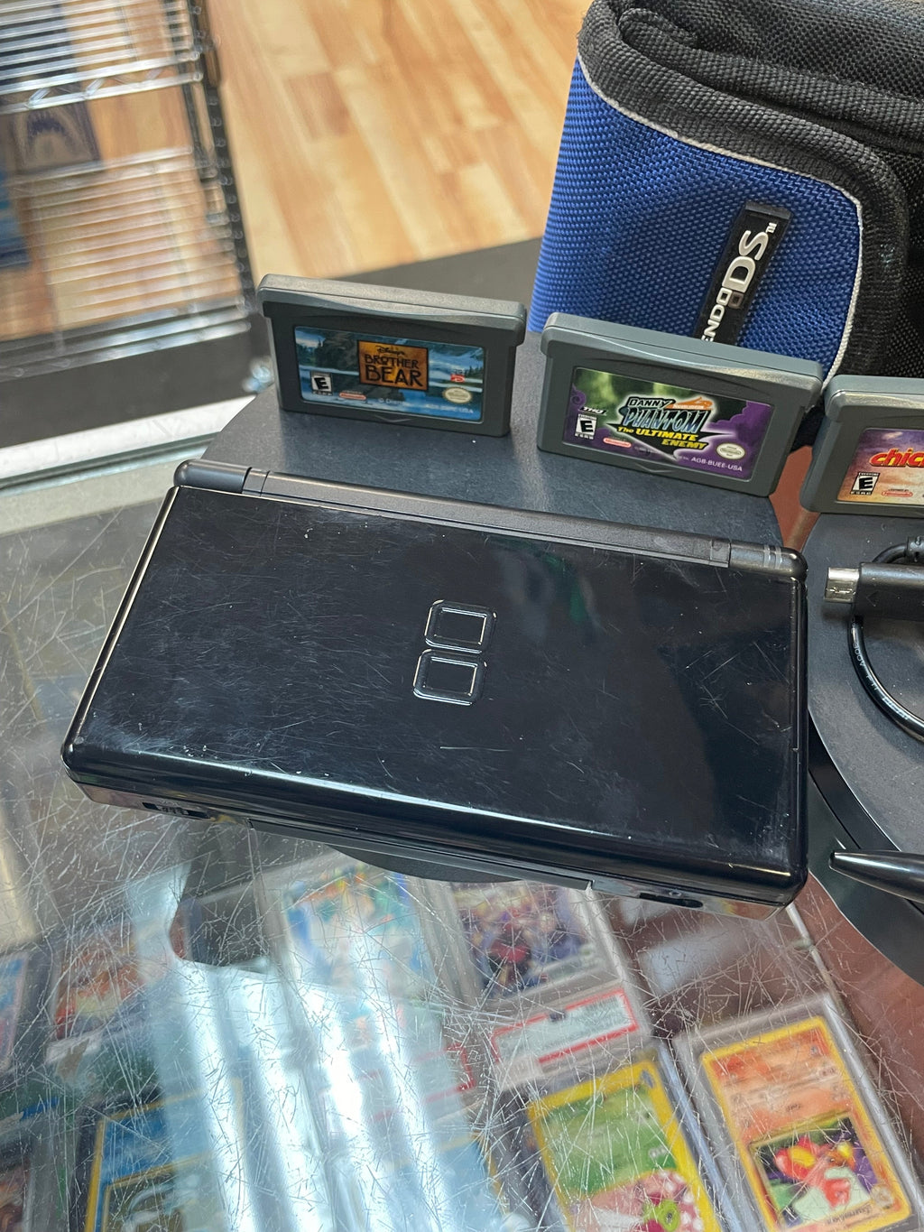 Black Nintendo DS Lite with Games (Nintendo DS Lite, Video Games) ** TESTED** product image 3, provided for visual reference