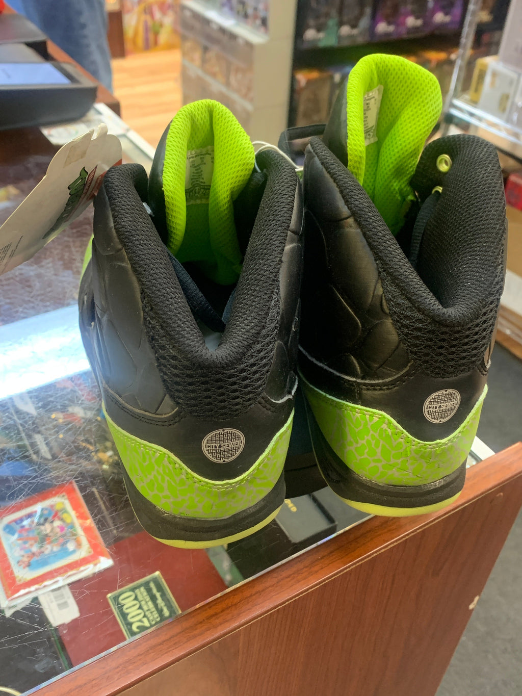 Glow in the Dark Kids Womans Sneakers SZ 6 (Vintage TMNT Ninja Turtles, API ) product image 6, provided for visual reference