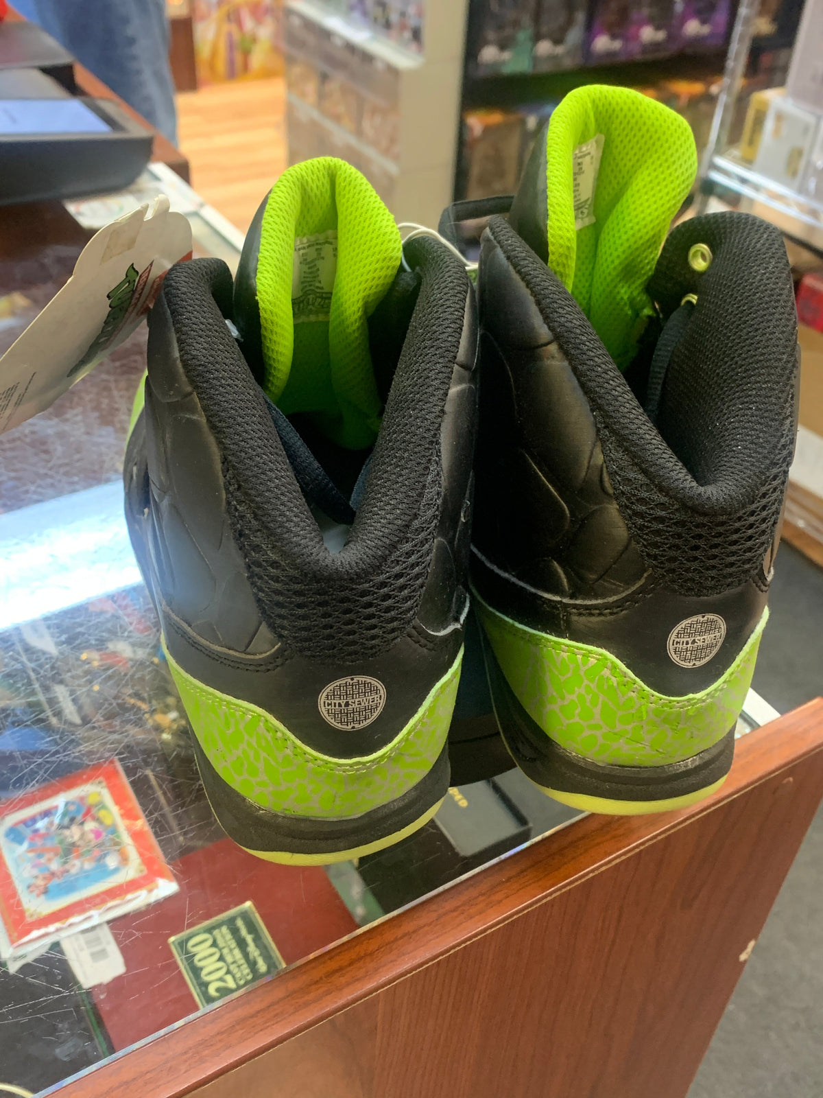 Glow in the Dark Kids Womans Sneakers SZ 6 (Vintage TMNT Ninja Turtles, API ) product image 6, provided for visual reference