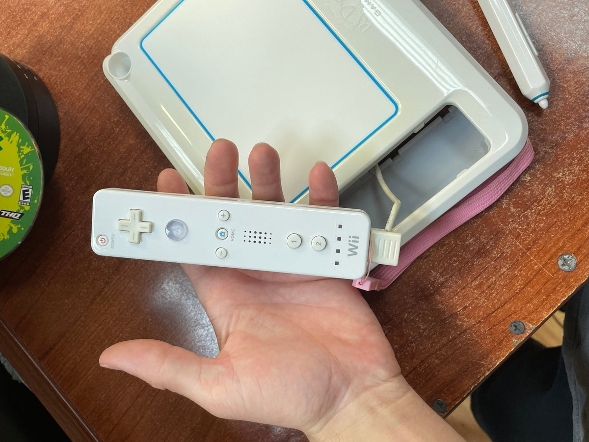 uDraw Game Tablet Studio with Game (Nintendo Wii, Video Games) **TESTED** product image 3, provided for visual reference and