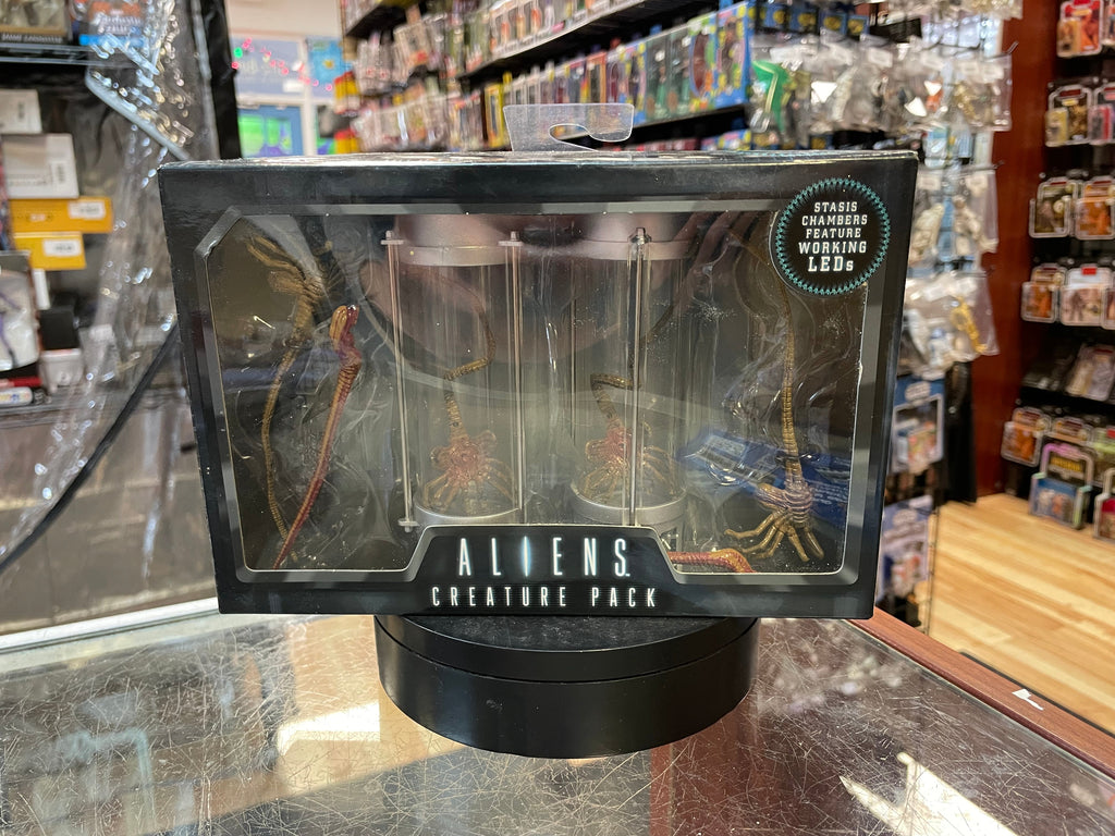 Creature Pack (NECA, Aliens) **SEALED** product image 1, provided for visual reference and product detail review