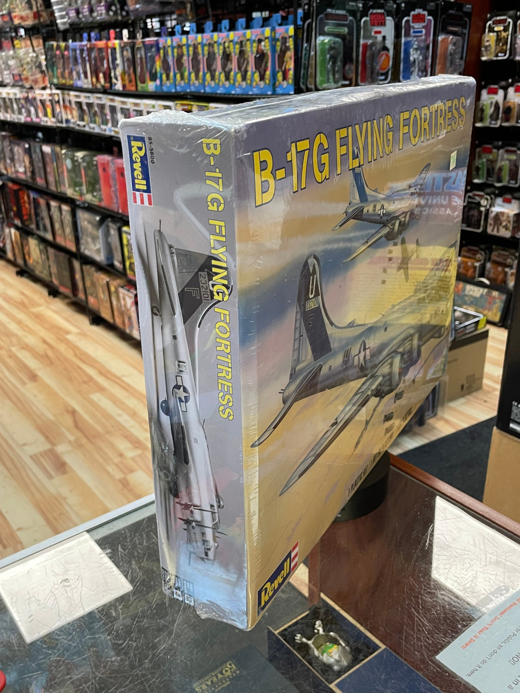 B-17G Flying Fortress 1:48 #85-5600 (Revell Monogram, Model Kit) SEALED product image 4, provided for visual reference and