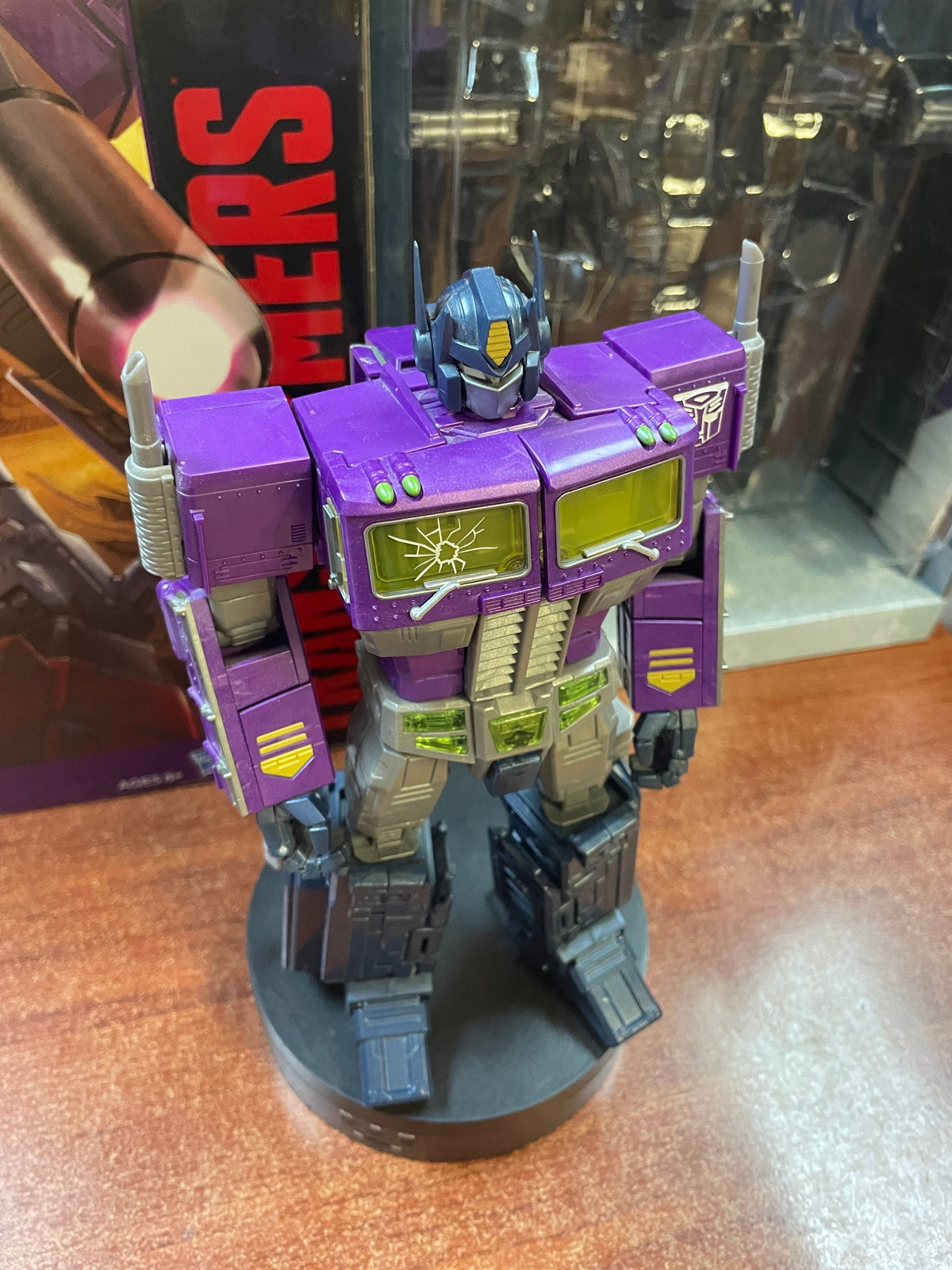Shattered Glass Optimus Prime (Transformers Generations, Hasbro) **COMPLETE** product image 12, provided for visual