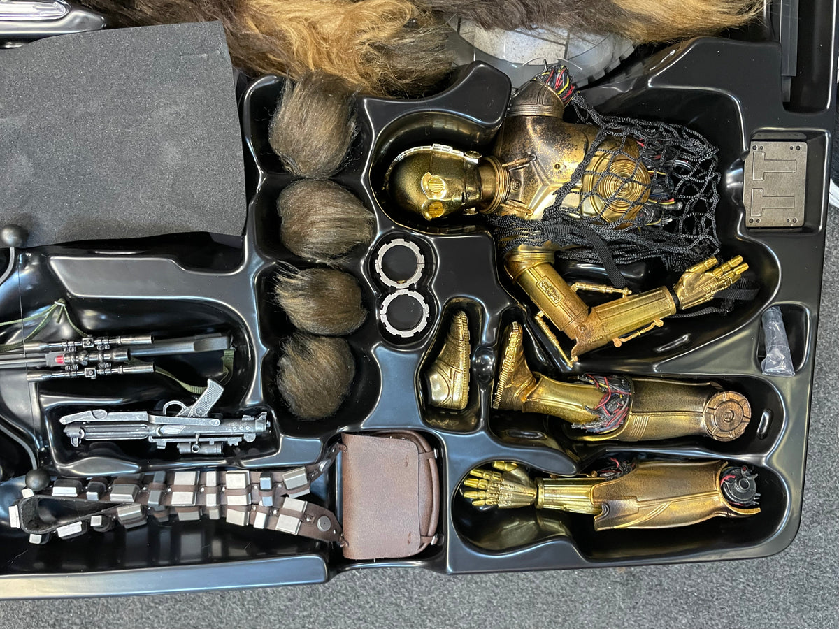 Chewbacca with Disassembled C-3PO MMS766 (Star Wars Hot Toys) COMPLETE product image 38, provided for visual reference and